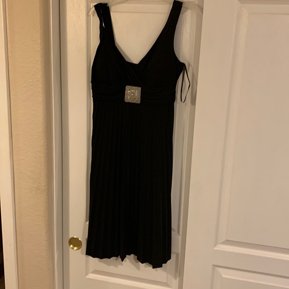 En Focus Blk cocktail pleated dress